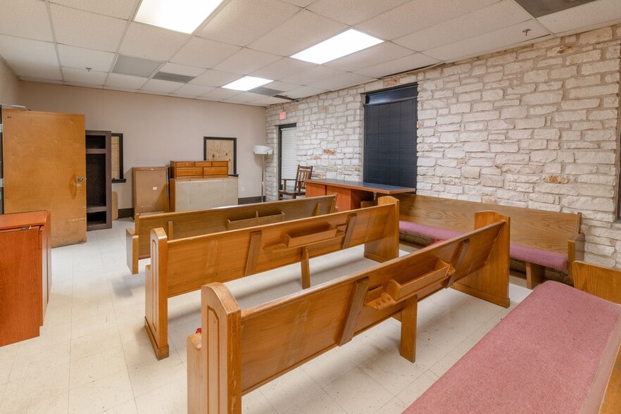 More Photos Of 2101 E Ben White Blvd, Austin Shelter For Sale