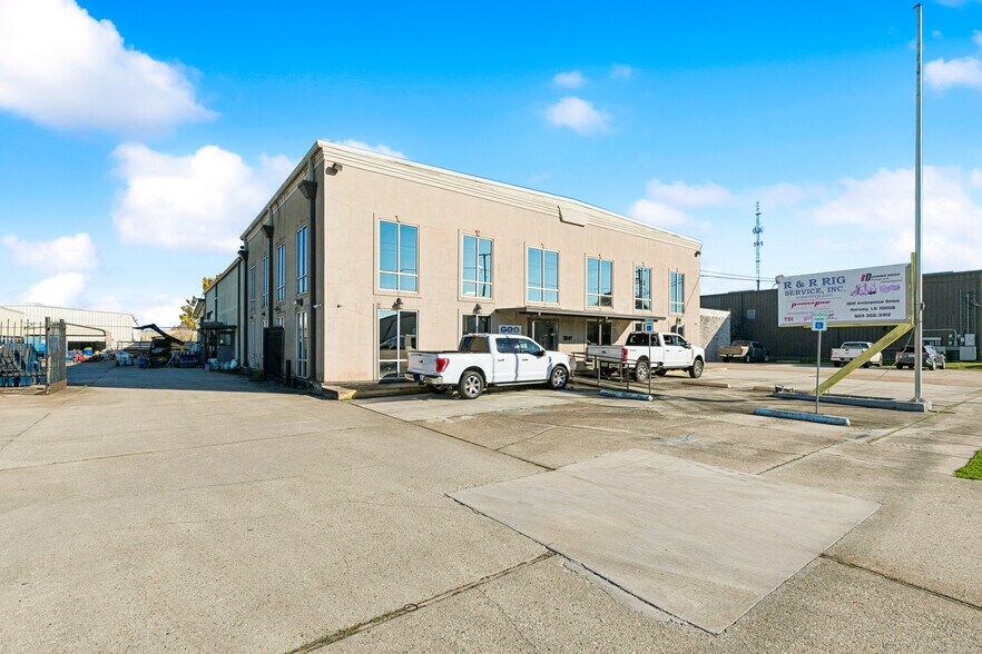 More Photos Of 1841 Enterprise Dr, Harvey Service For Lease