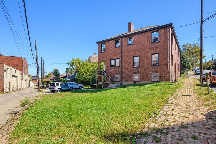 More Photos Of 815 McClure St, Munhall Apartments For Sale