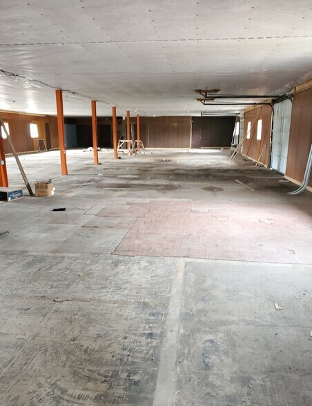 More Photos Of 2046 Keystone Dr, Springfield Industrial For Sale