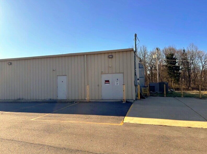 More Photos Of 213 N Sandusky St, Plymouth Freestanding For Lease