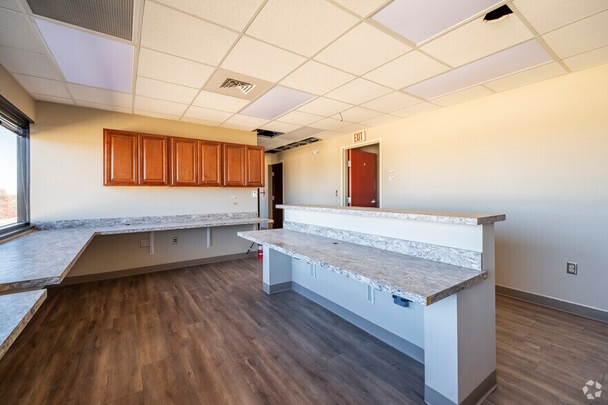 More Photos Of 2424 50th St, Lubbock Medical For Sale