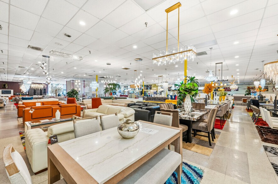 More Photos Of 11814 Bellaire Blvd, Houston Storefront For Sale