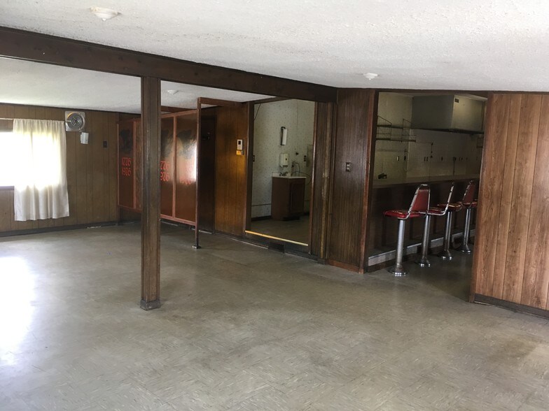 More Photos Of 4014 Mountville Rd, Jefferson Restaurant For Lease