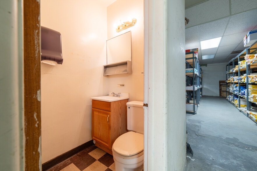 More Photos Of 656 W Lancaster Blvd, Lancaster Restaurant For Sale