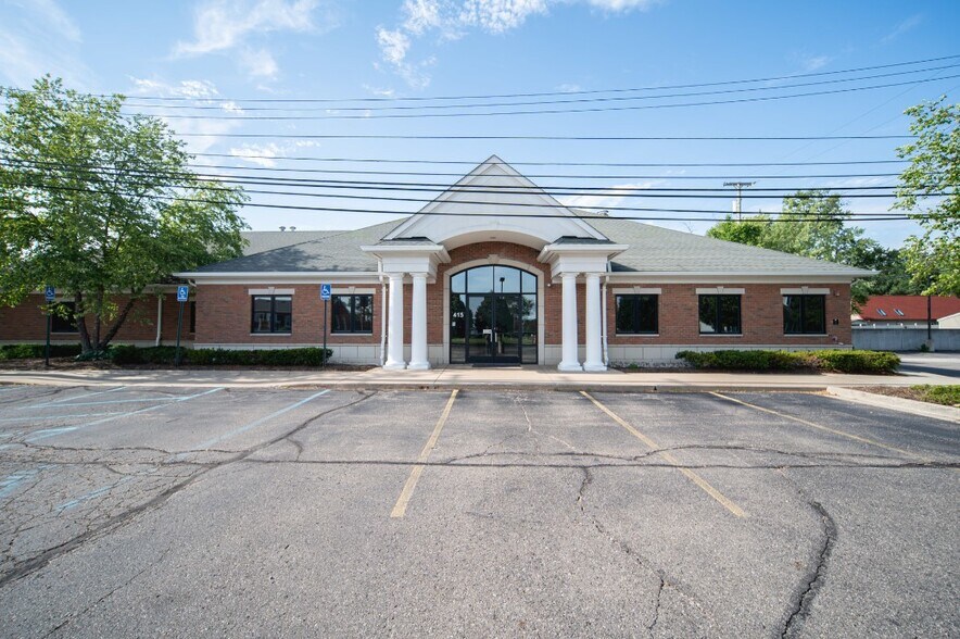 More Photos Of 415 E Maple Rd, Troy Medical For Sale