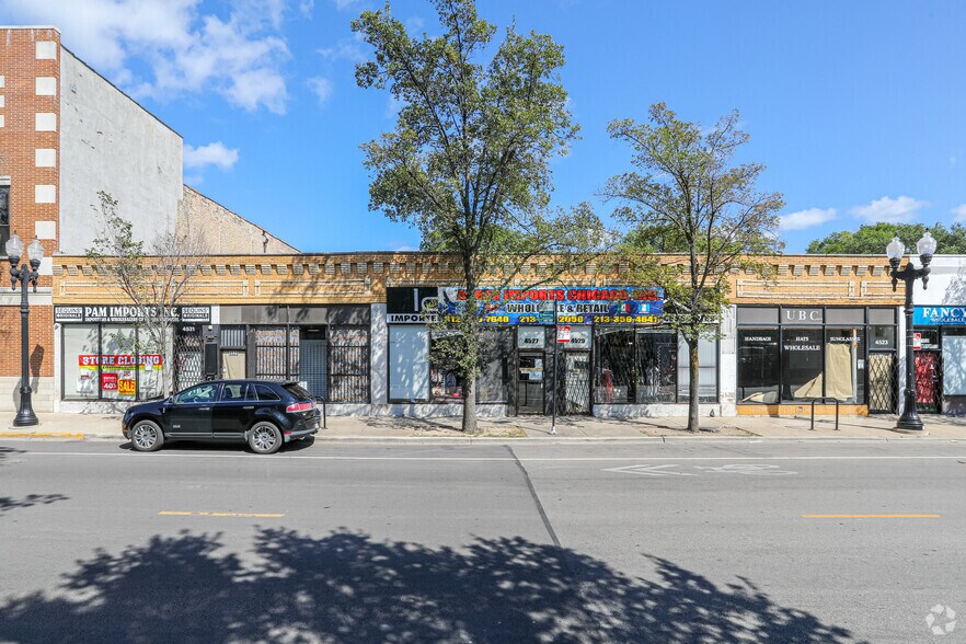More Photos Of 4525-4531 N Clark St, Chicago Storefront For Sale