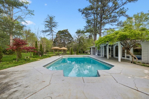 More Photos Of 728 S Spring St, Manchester Specialty For Sale