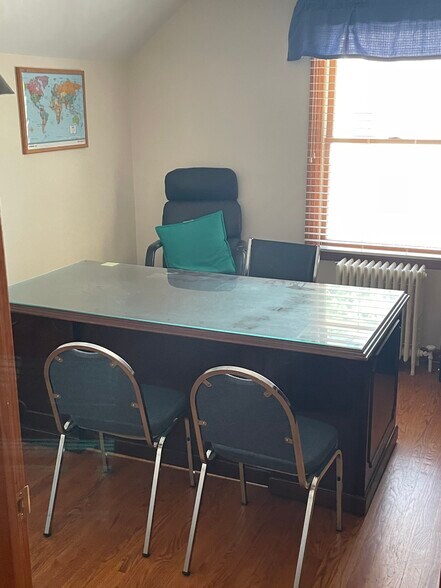 More Photos Of 420 Osborn Ave, Riverhead Office For Sale