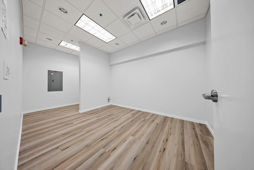 More Photos Of 882 S Kirkman Rd, Orlando Medical For Lease