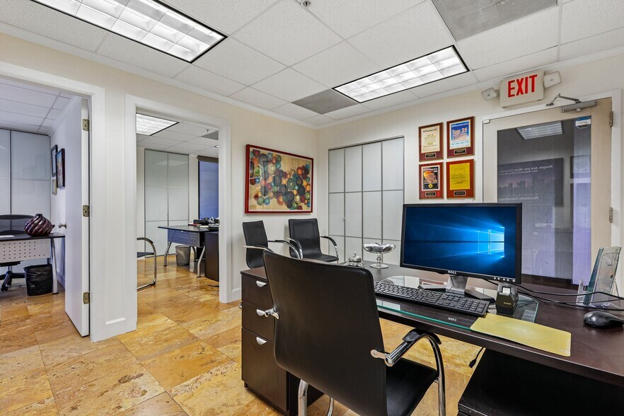 More Photos Of 1110 Brickell Ave, Miami Office For Sale