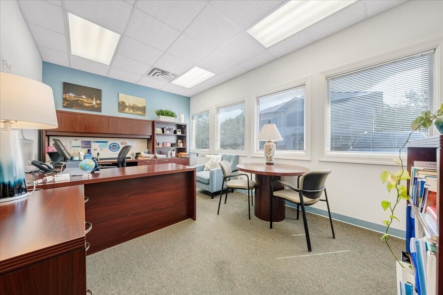More Photos Of 2408 Electric Rd, Roanoke Medical For Lease
