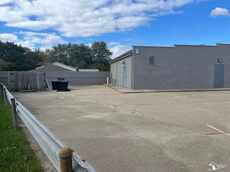 More Photos Of 1090 N Dixie Hwy, Monroe Restaurant For Sale