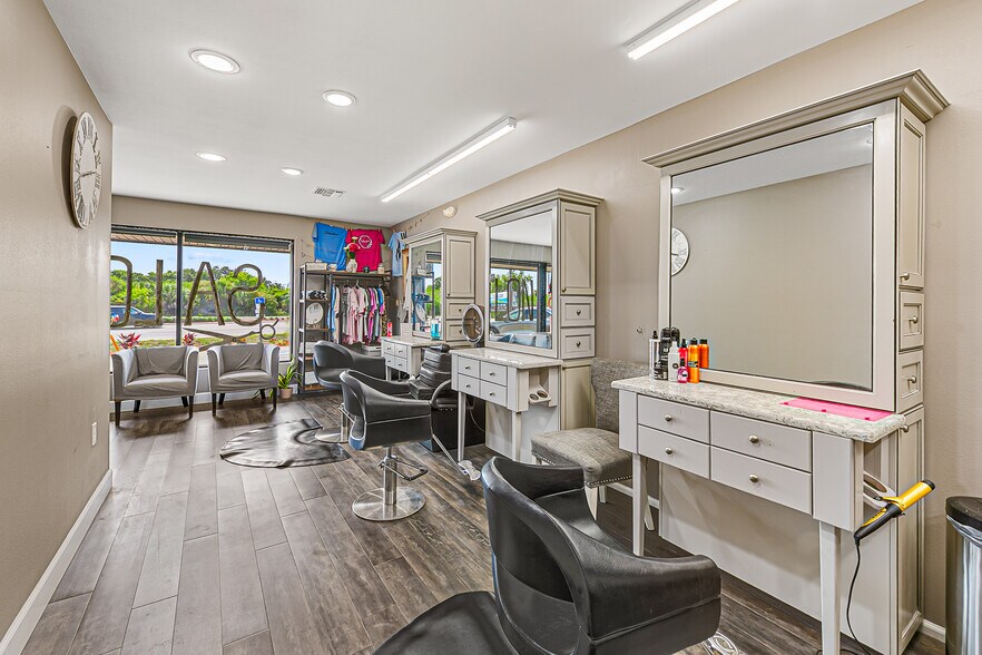 More Photos Of 984 Rockledge Blvd, Rockledge General Retail For Sale