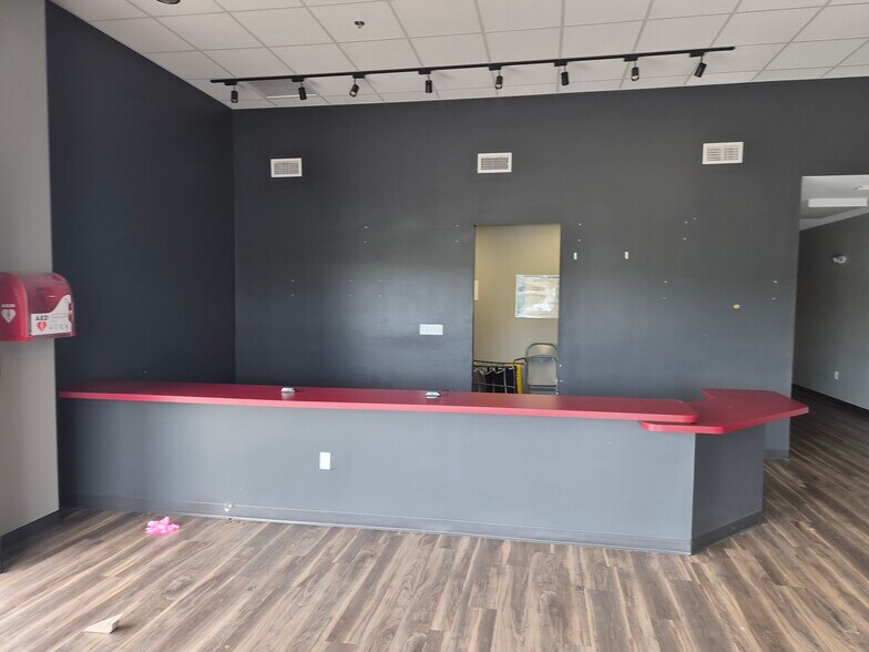 More Photos Of 8200 Cypress Plaza Dr, Jacksonville Health Club For Lease