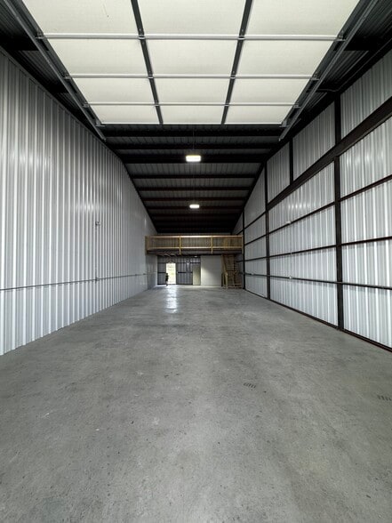 More Photos Of 941 US-183 Hwy, Liberty Hill Unknown For Lease