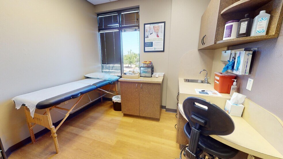 More Photos Of 16040 Park Valley Dr, Round Rock Medical For Lease