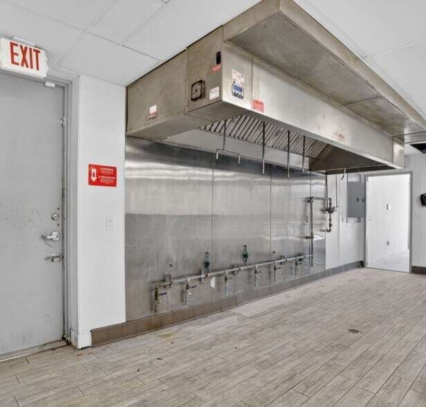 More Photos Of 69 NW 27th Ave, Miami Storefront Retail Office For Sale