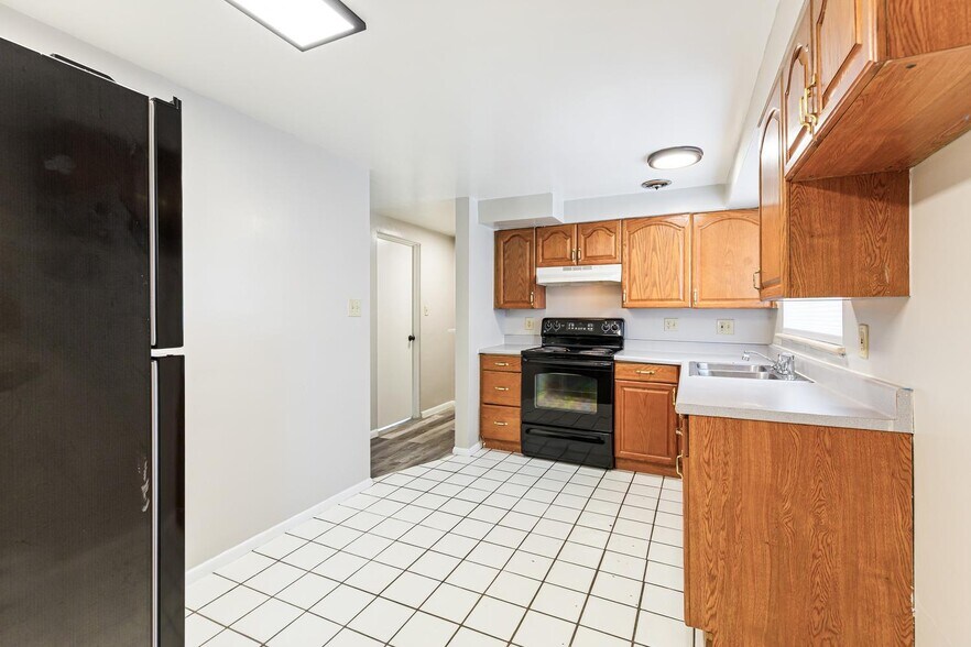 More Photos Of 1679-1695 Reed St, Lakewood Apartments For Sale