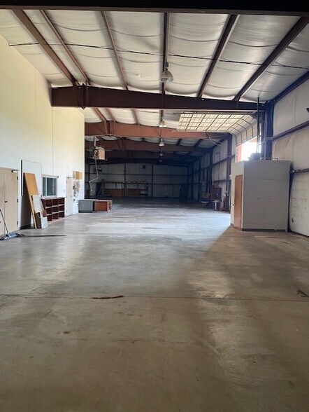 More Photos Of 1506 Corporate Dr, Shreveport Manufacturing For Lease