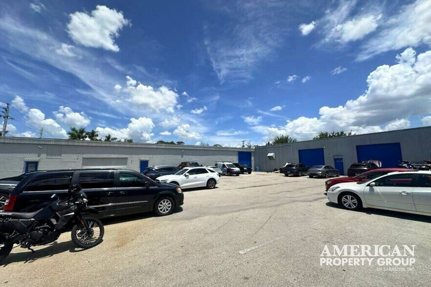 More Photos Of 204 Center Rd, Fort Myers Warehouse For Sale