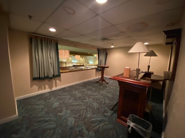 More Photos Of 901 Dual Hwy, Hagerstown Restaurant For Sale