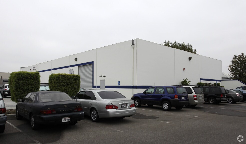 More Photos Of 11621 Monarch St, Garden Grove Manufacturing For Lease