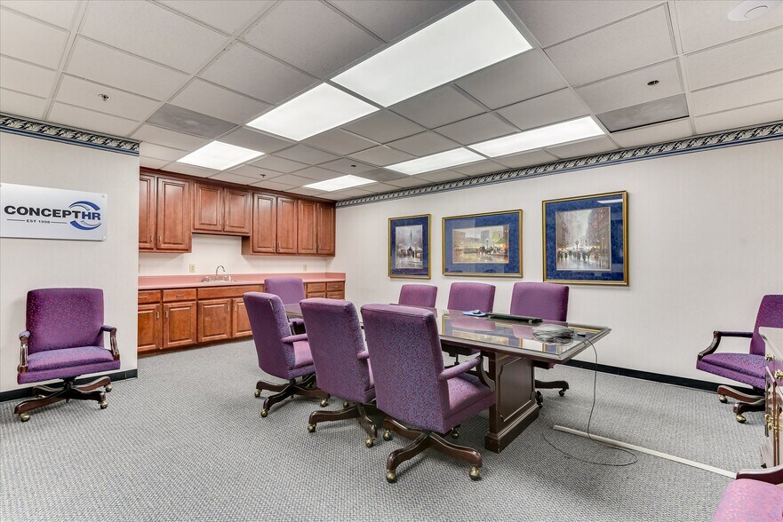 More Photos Of 1089 Augusta Rd, Warrenville Office For Lease
