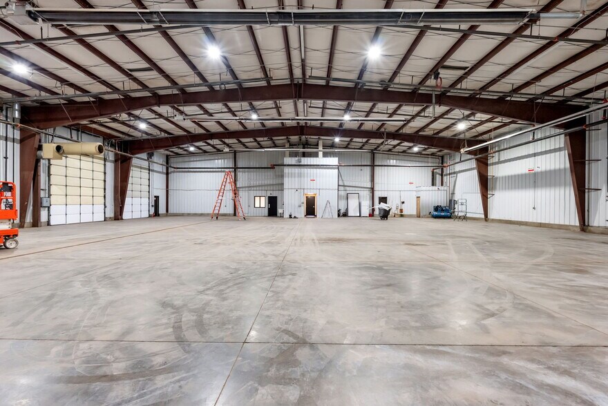More Photos Of 2150 Victor Pl, Colorado Springs Distribution For Lease