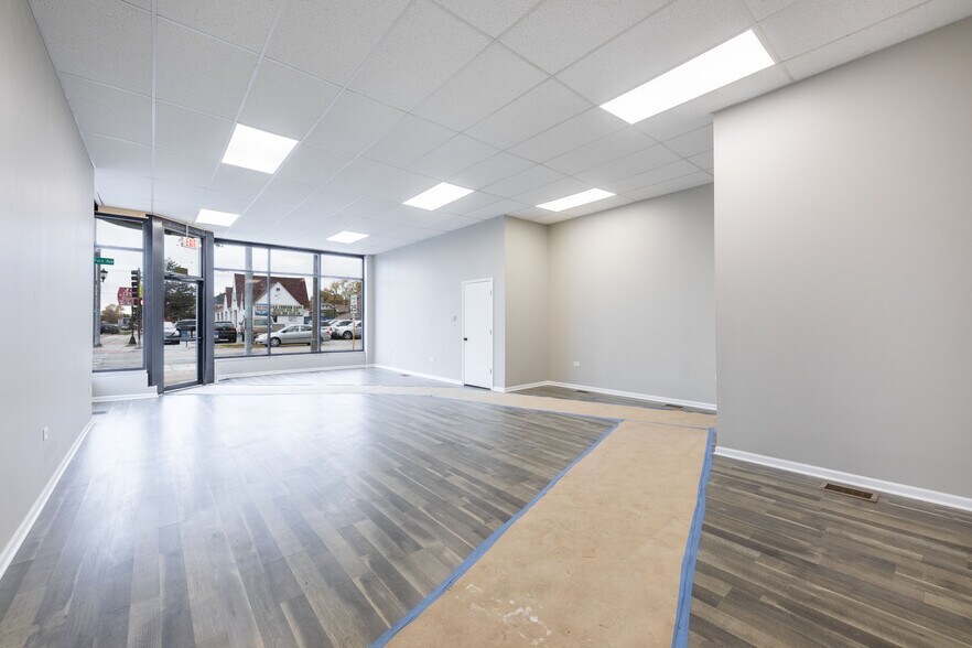 More Photos Of 1547 S Oak Park Ave, Berwyn Storefront Retail Residential For Lease