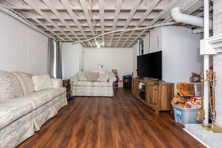 More Photos Of 4270 S Main St, Acworth Office For Sale