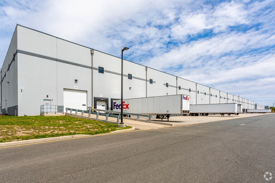 More Photos Of 1600 Livingston Ave, North Brunswick Distribution For Lease