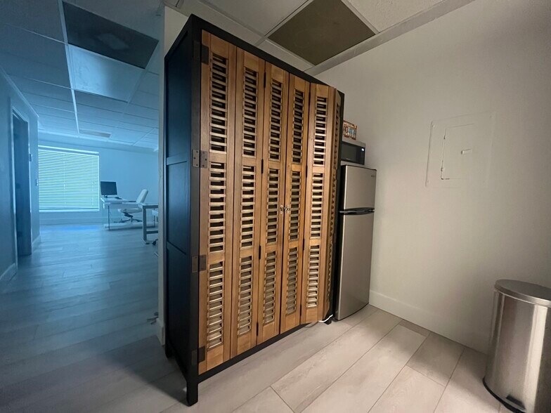 More Photos Of 5047-5069 Tamiami Trl E, Naples Unknown For Lease