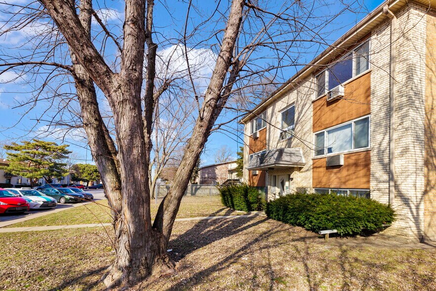 More Photos Of 8813 Dee Rd, Des Plaines Apartments For Sale
