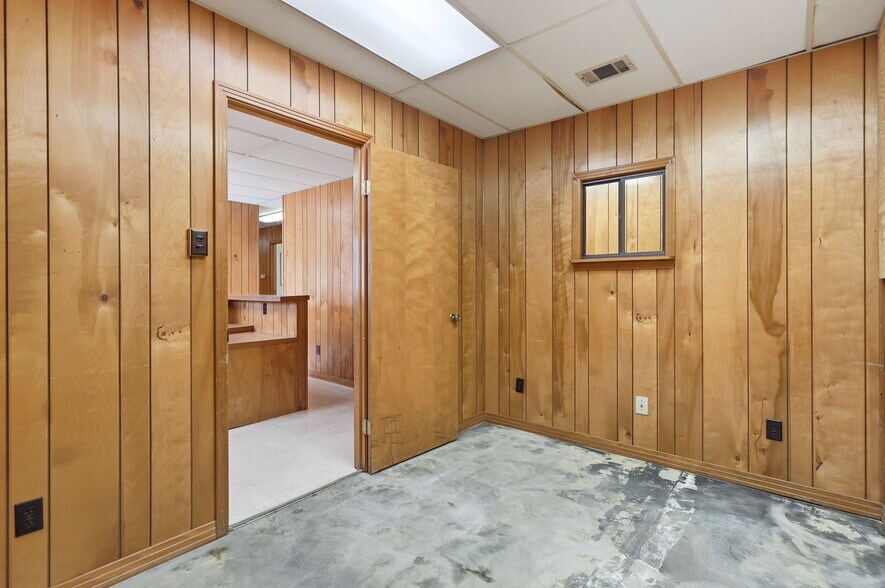 More Photos Of 197 S Redmond Rd, Jacksonville Warehouse For Sale