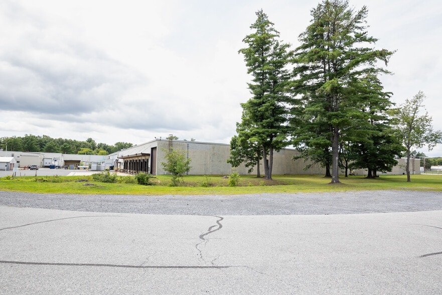 More Photos Of 49 Geyser Rd, Saratoga Springs Manufacturing For Lease