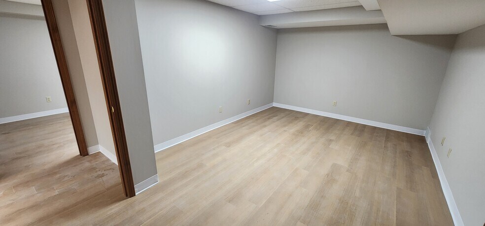 More Photos Of 450 S Durkin Dr, Springfield Office For Lease