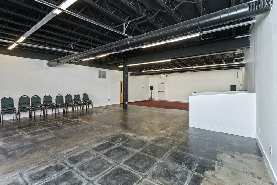 More Photos Of 46 Aston St, Asheville Light Manufacturing For Lease