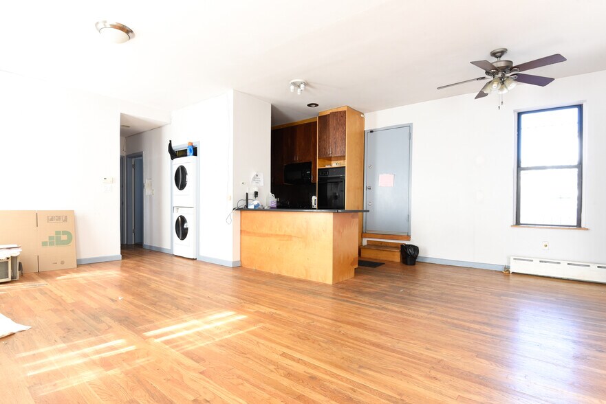 More Photos Of 361 Metropolitan Ave, Brooklyn General Retail For Lease