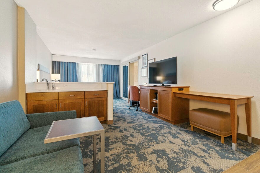 More Photos Of 16555 Midland Dr, Shawnee Hotel For Sale