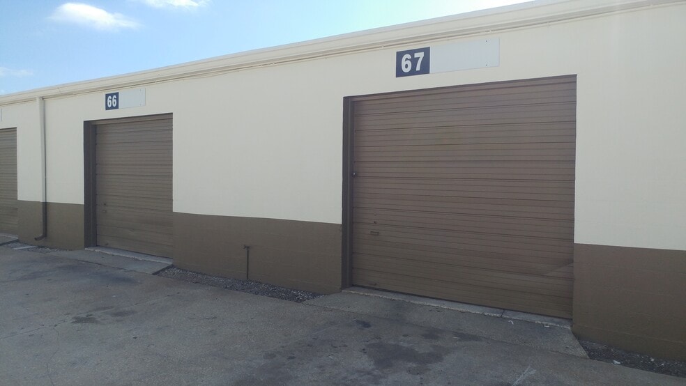 More Photos Of 4745 126th Ave N, Clearwater Self Storage For Lease