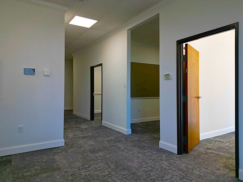 More Photos Of 16628 Sea Lark Rd, Houston Flex For Lease