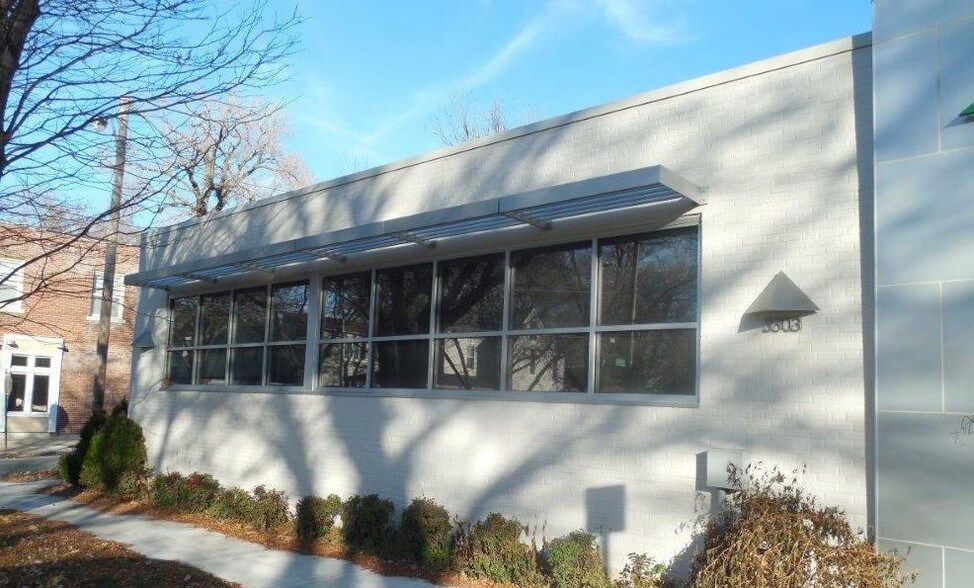 More Photos Of 3303 Gillham Rd, Kansas City Office For Lease