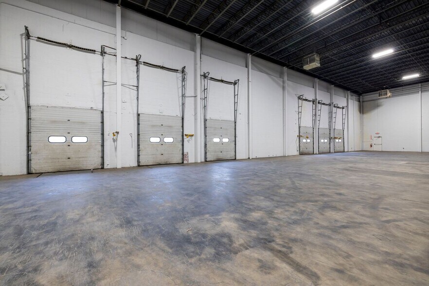 More Photos Of 299 Murray Hill Pky, East Rutherford Warehouse For Lease
