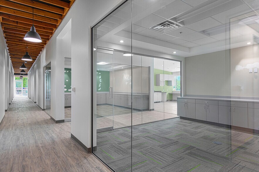 More Photos Of 72140 Magneisa Falls Dr, Rancho Mirage Office Residential For Lease