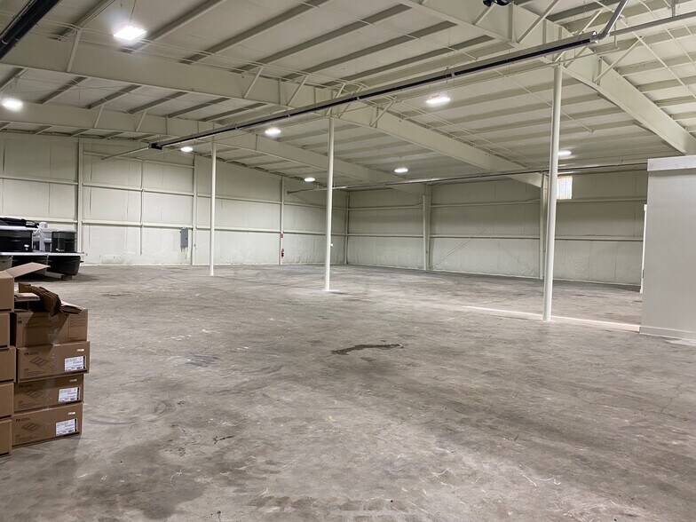 More Photos Of 5323 Dixie Hwy, Waterford Warehouse For Lease