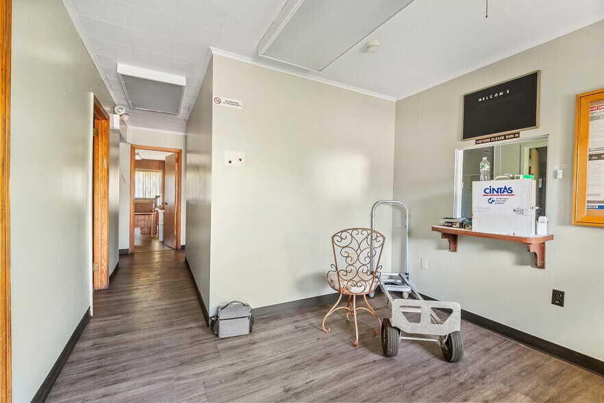 More Photos Of 555 Country Club Rd, Dallas Warehouse For Sale