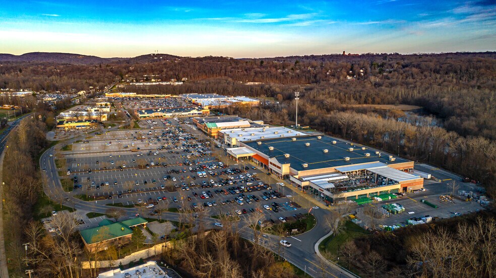 More Photos Of 3039-3155 E Main St, Mohegan Lake Unknown For Lease