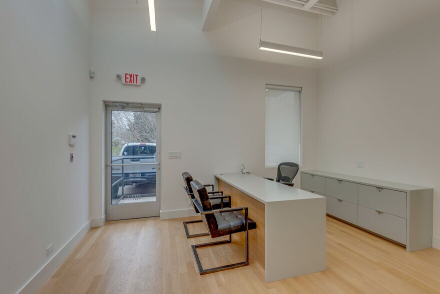 More Photos Of 407 Humphreys St, Nashville Office For Lease