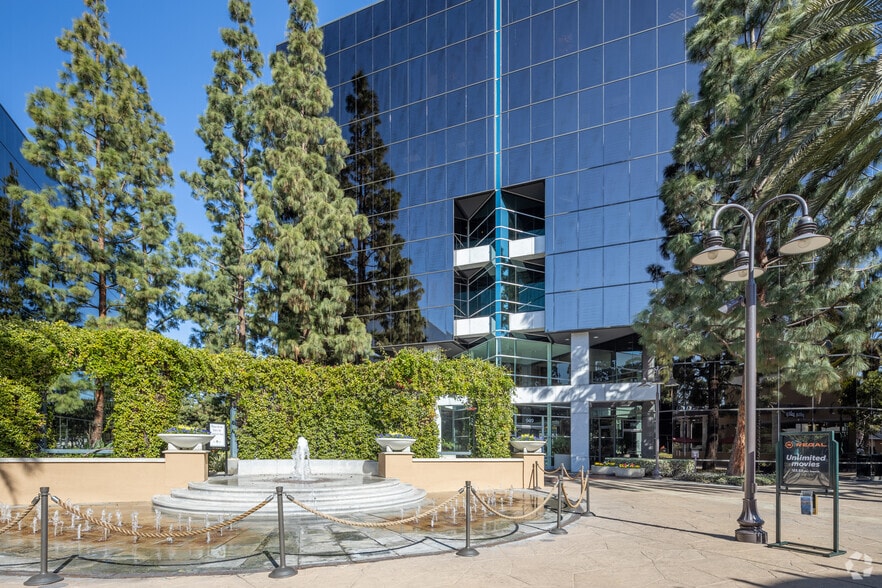 More Photos Of 949 S Coast Dr, Costa Mesa Office For Lease
